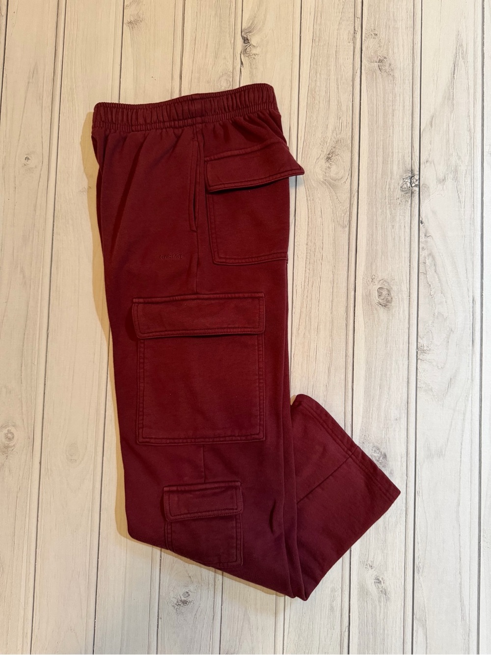 Women’s Garage ultra fleece burgundy high rise cargo relaxed sweatpants.Size XXS